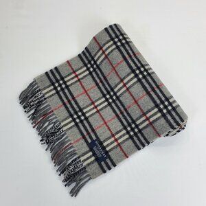 Genuine Burberry woo scarf size 67inches in excellent condition